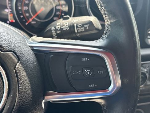 Used 2018 Jeep Wrangler Unlimited Sahara w/ Dual Top Group AWD/4WD image 25