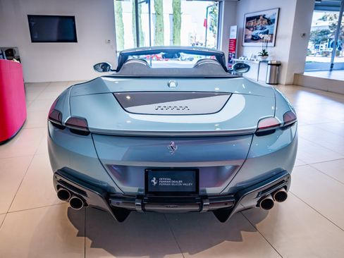 Used 2024 Ferrari Roma Spider image 5