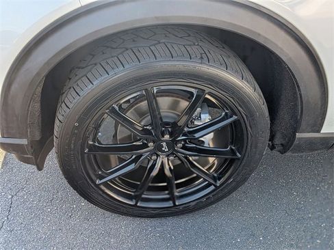 Used 2020 Ford Explorer XLT w/ Equipment Group 202A image 10