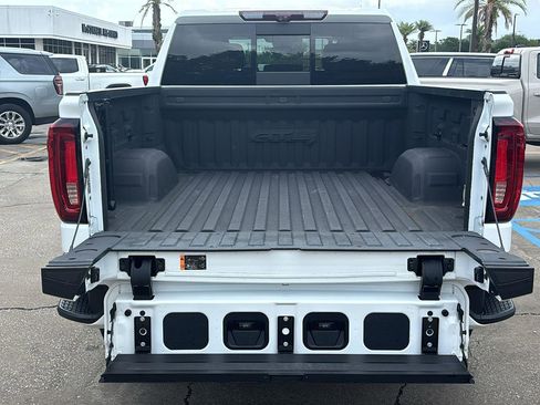 Certified 2022 GMC Sierra 1500 AT4 w/ AT4 Premium Package AWD/4WD image 7