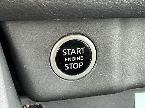 Used 2023 Nissan Rogue S image 19