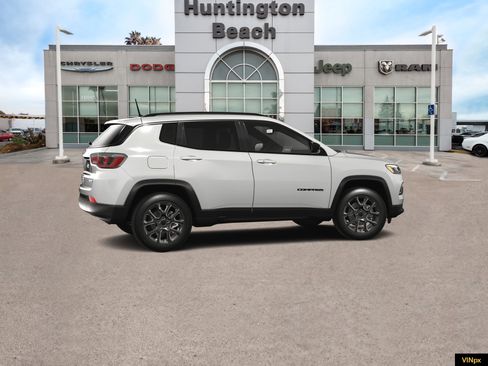 New 2026 Jeep Compass Latitude image 15