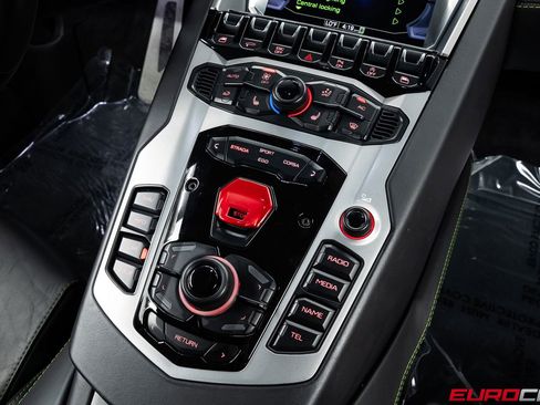 Used 2018 Lamborghini Aventador S AWD/4WD image 34