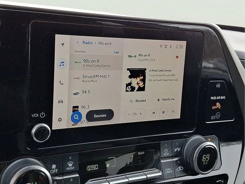 Used 2023 Toyota Highlander XLE image 23