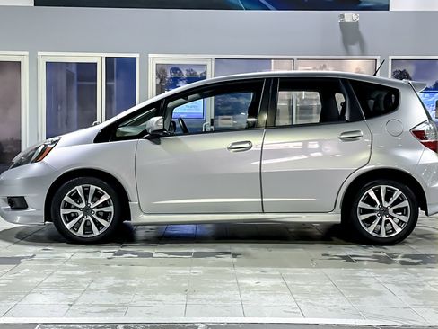 Used 2013 Honda Fit Sport image 2