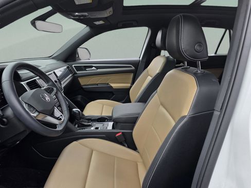 Used 2023 Volkswagen Atlas Cross Sport SE w/ Panoramic Sunroof Package image 16