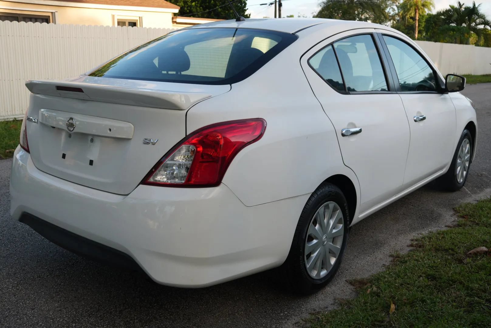 Used 2019 Nissan Versa SV FWD image 5