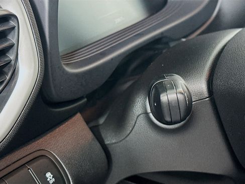 Used 2024 Hyundai Venue SEL image 17