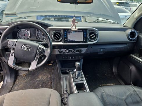 Used 2019 Toyota Tacoma SR5 AWD/4WD image 3