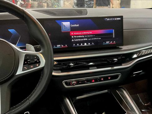 Used 2025 BMW X6 M60i image 9