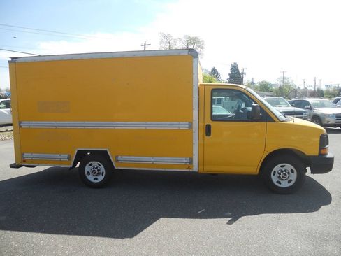 Used 2011 GMC Savana 3500 RWD image 9