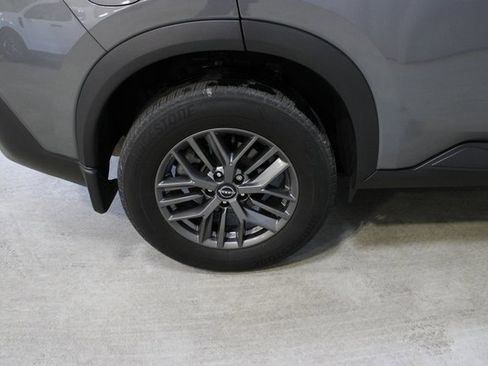 Used 2023 Nissan Rogue S image 10