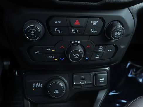 Used 2023 Jeep Renegade Limited w/ Sun/Sound Group AWD/4WD image 34