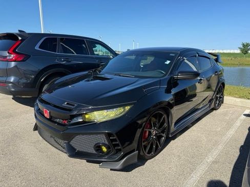 Used 2017 Honda Civic Type R image 3