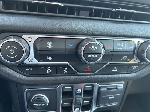 New 2025 Jeep Gladiator Sport image 32