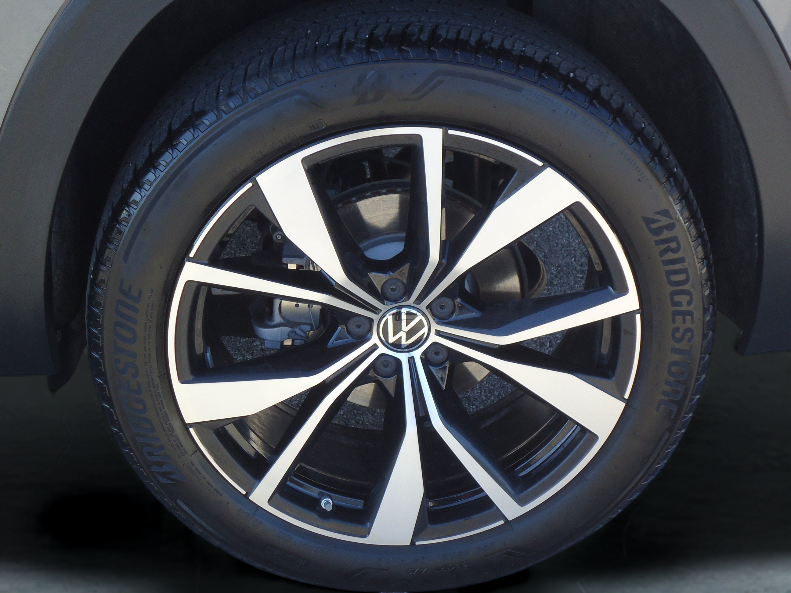 Used 2024 Volkswagen Atlas Cross Sport SEL Premium R-Line AWD/4WD image 9