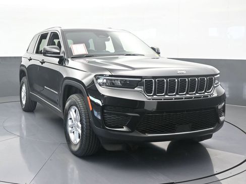 Used 2025 Jeep Grand Cherokee Laredo image 9