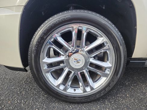 Used 2009 Cadillac Escalade Platinum image 10