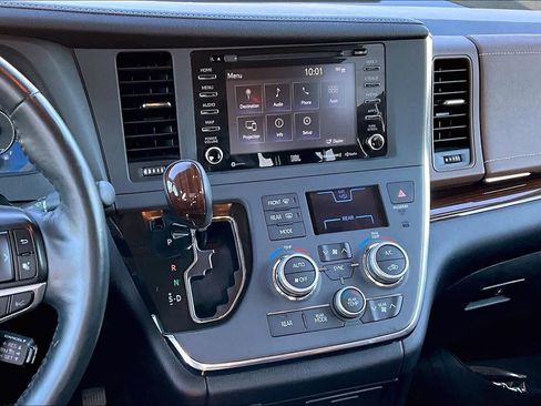 Used 2019 Toyota Sienna Limited Premium image 6