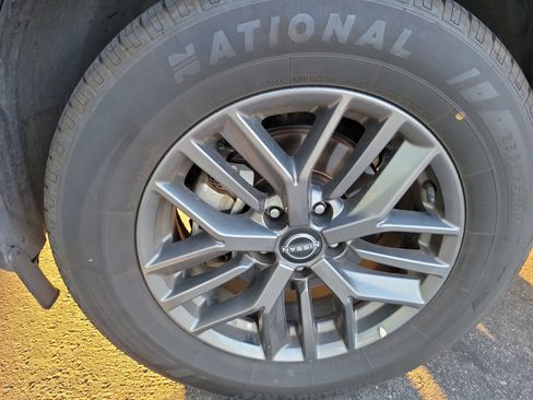 Used 2024 Nissan Rogue S FWD image 2