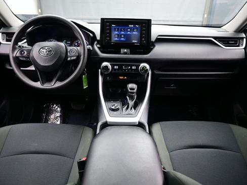 Used 2022 Toyota RAV4 LE AWD/4WD image 16
