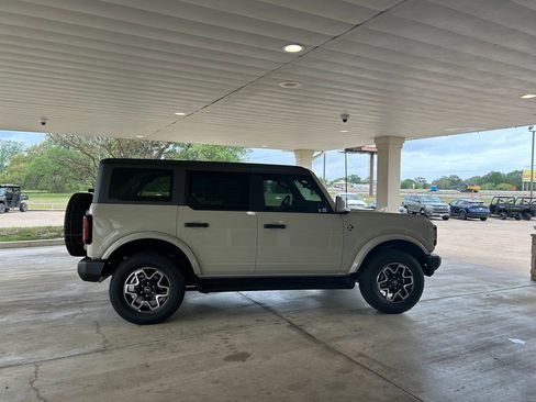 New 2026 Ford Bronco Outer Banks AWD/4WD image 12