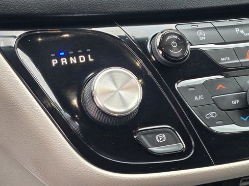 Used 2018 Chrysler Pacifica Touring Plus w/ Tire & Wheel Group image 26