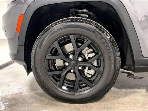 Used 2025 Jeep Grand Cherokee L Altitude AWD/4WD image 10