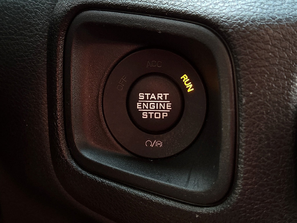Used 2025 Jeep Wrangler Sport AWD/4WD image 17