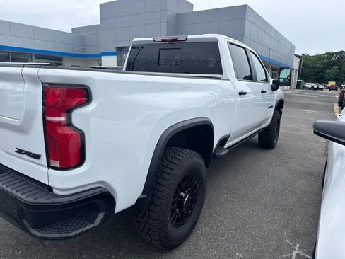 Used 2025 Chevrolet Silverado 2500 ZR2 w/ Technology Package AWD/4WD image 4