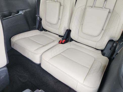 Used 2018 Ford Explorer Platinum AWD/4WD image 33