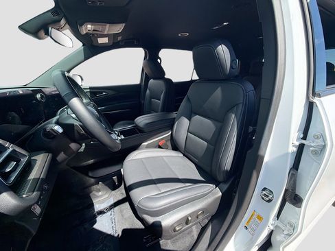 Used 2025 Chevrolet Traverse LT AWD/4WD image 13