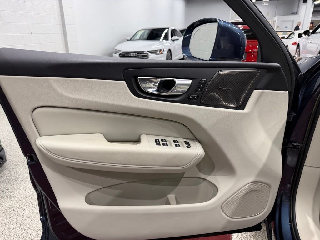 Used 2023 Volvo XC60 B5 Plus w/ Climate Package AWD/4WD image 19