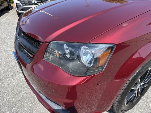 Used 2019 Dodge Grand Caravan SE FWD image 6