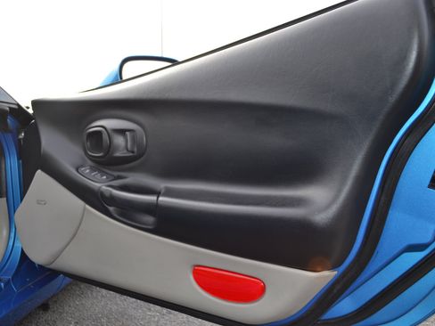 Used 2000 Chevrolet Corvette Convertible w/ Memory Pkg image 34