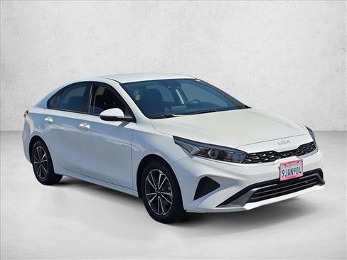 Used 2023 Kia Forte LXS w/ LXS Technology Package FWD image 3