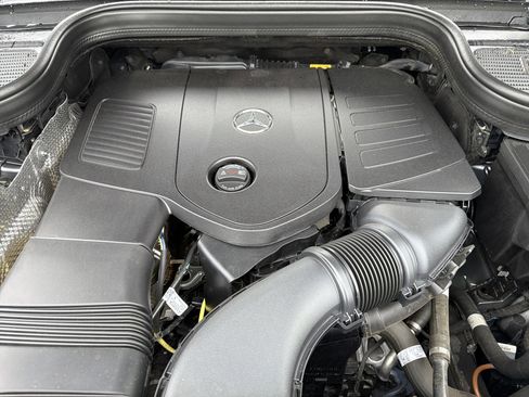 Used 2025 Mercedes-Benz GLE 450e 4MATIC w/ Winter Package image 36