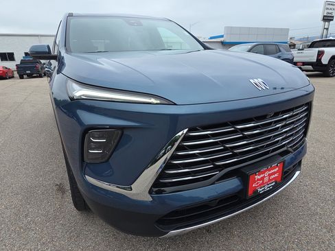 Used 2025 Buick Enclave Preferred FWD image 11