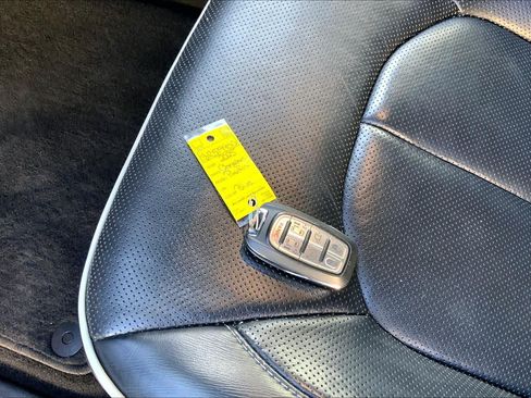 Used 2025 Chrysler Pacifica Limited FWD image 15
