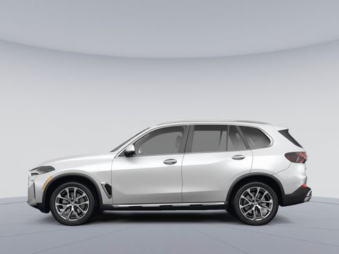 Used 2024 BMW X5 xDrive40i w/ Premium Package AWD/4WD image 2