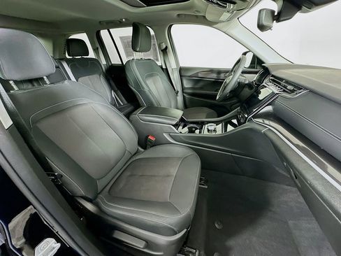 Certified 2023 Jeep Grand Cherokee Laredo w/ Luxury Tech Group I image 40