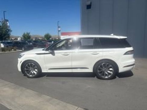Used 2021 Lincoln Aviator Grand Touring w/ Equipment Group 302A AWD/4WD image 8