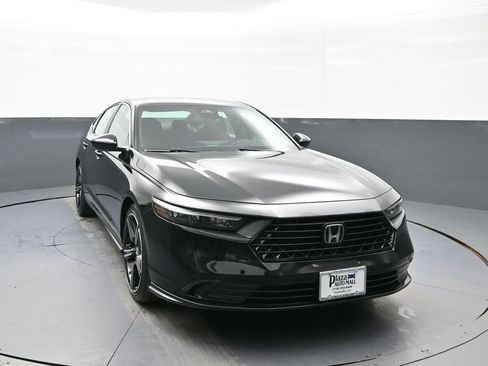 Used 2023 Honda Accord Sport image 3