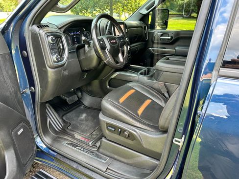 Used 2022 GMC Sierra 2500 AT4 w/ AT4 Premium Plus Package AWD/4WD image 9