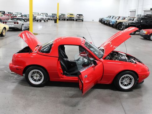 Used 1990 MAZDA MX-5 Miata RWD image 32