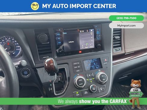 Used 2017 Toyota Sienna Limited image 10