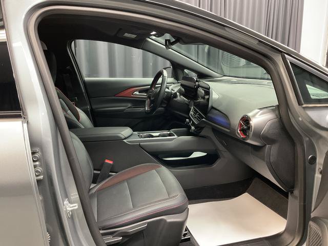 Used 2024 Chevrolet Equinox EV RS FWD image 11
