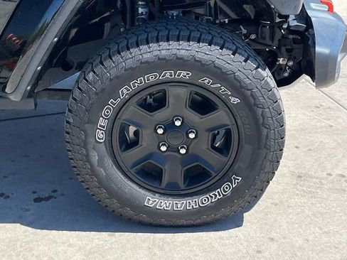 Used 2021 Jeep Gladiator Mojave AWD/4WD image 7