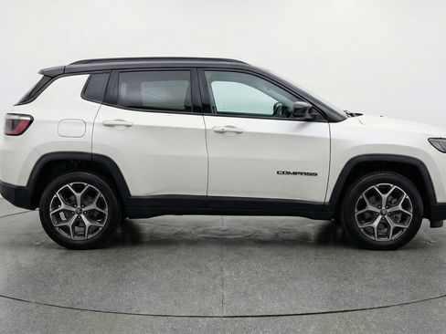 Used 2025 Jeep Compass Limited image 11