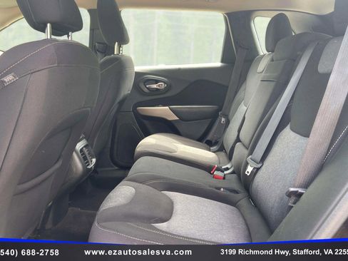 Used 2017 Jeep Cherokee Sport w/ Safety Group AWD/4WD image 14